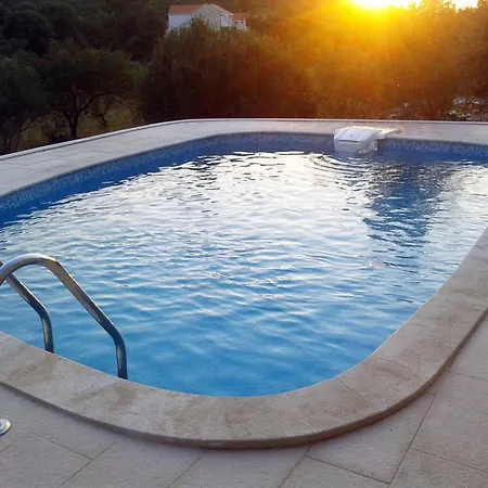 Kastil Mit Privatem Pool By Interhome 別荘