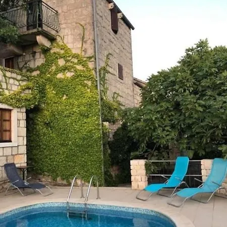 Kastil Mit Privatem Pool By Interhome