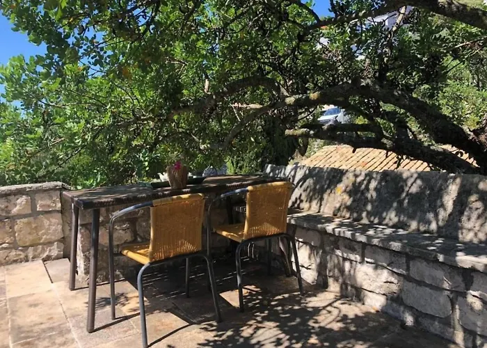 Сasa de vacaciones Kastil Mit Privatem Pool By Interhome