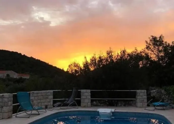 Kastil Mit Privatem Pool By Interhome Hébergement de vacances