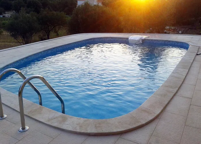 Kastil Mit Privatem Pool By Interhome Hébergement de vacances