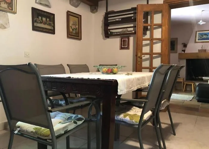 Kastil Mit Privatem Pool By Interhome